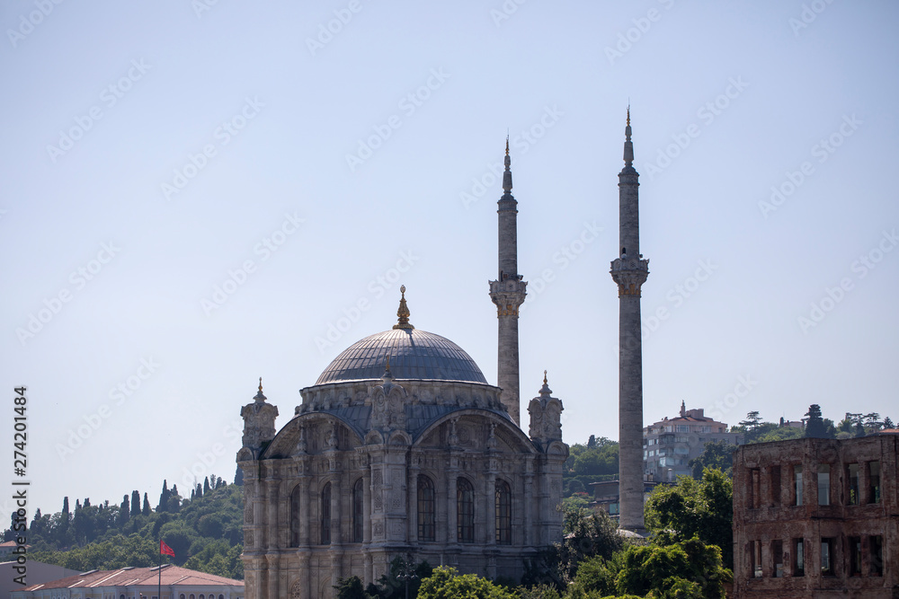 Naklejka premium Big Mecidiye Mosque and İstanbul
