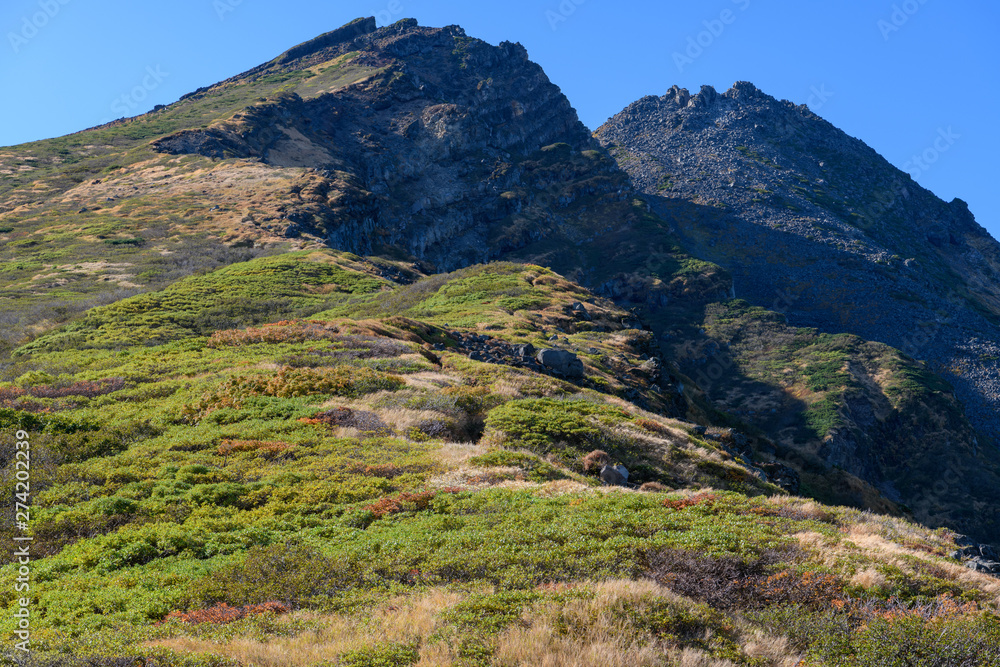 Fototapeta premium 康新道から見た初秋の鳥海山
