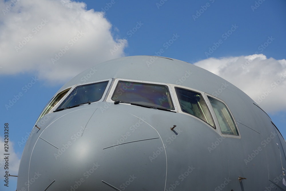avion gris coté