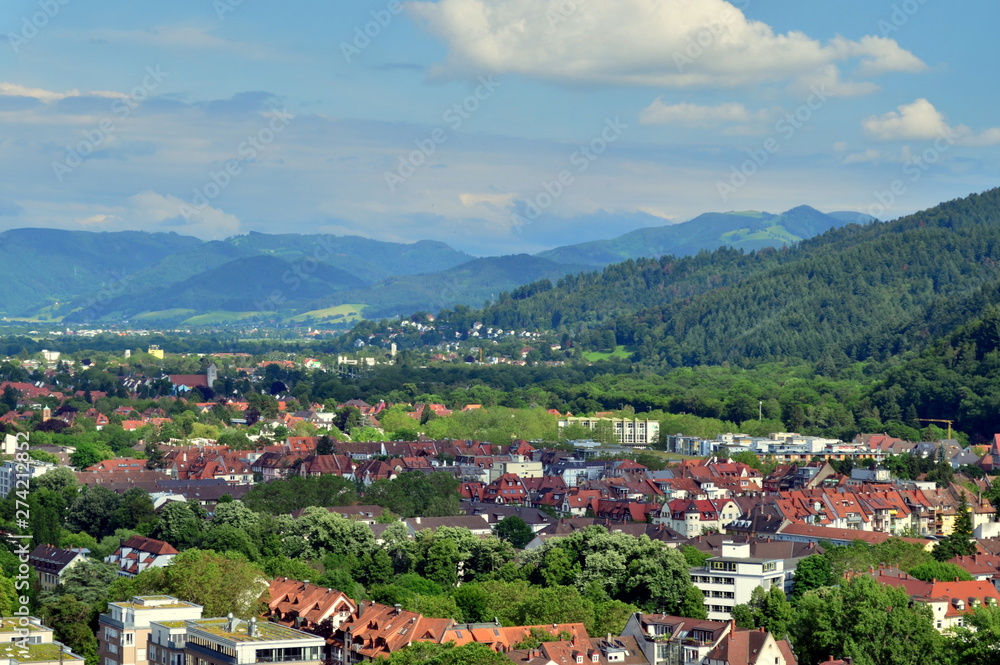 Blick auf Freiburg und das Dreisatal