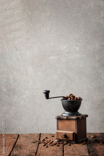 Obraz na płótnie Retro wooden coffee grinder with copyspace