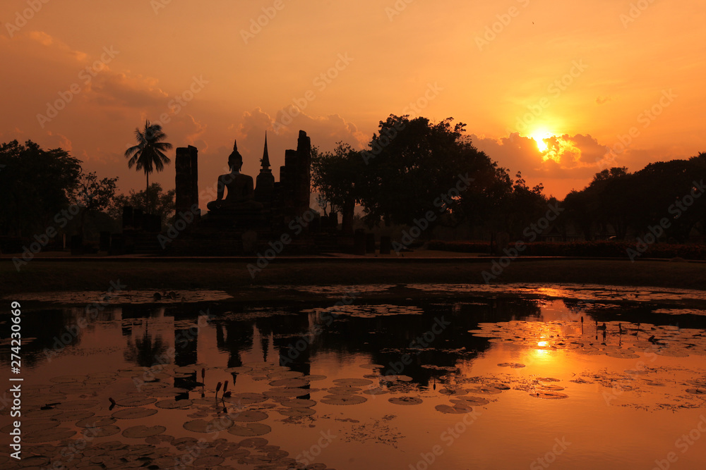 Fototapeta premium ASIA THAILAND SUKHOTHAI TEMPLE STUPA
