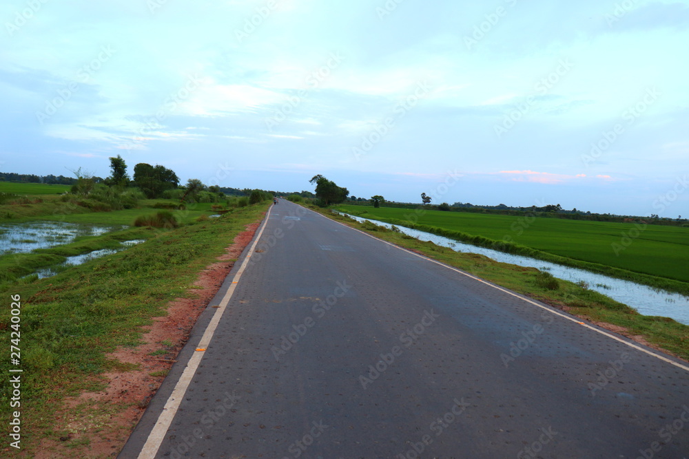 Fototapeta premium Blue sky with road