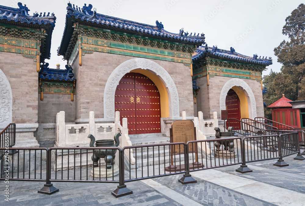 Fototapeta premium Gate of Imperial Vault of Heaven - one of the main buildings of Temple of Heaven in Beijing city, China