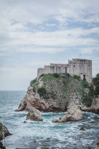 Blick von Stadtmauer auf Festung von Dubrovnik