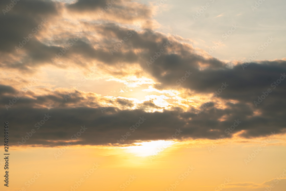 Obraz premium Colorful and cloudy sky background landscape with cloud pattern and texture