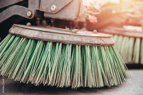 Εκτύπωση καμβά Close-up sweeper machine cleaning