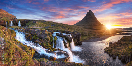 Fototapeta Naklejka Na Ścianę i Meble -  Kirkjufell mountain with waterfalls, Iceland
