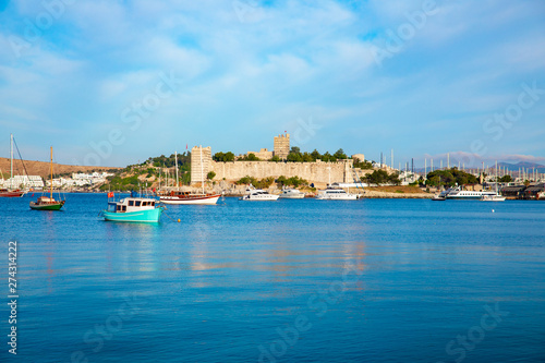 Fototapeta Naklejka Na Ścianę i Meble -  Panoramic View of Aegean sea, traditional white houses marina and Bodrum Castle in Bodrum city of Turkey. Aegean style colorful street, wall, house and flowers in Bodrum town Turkey.