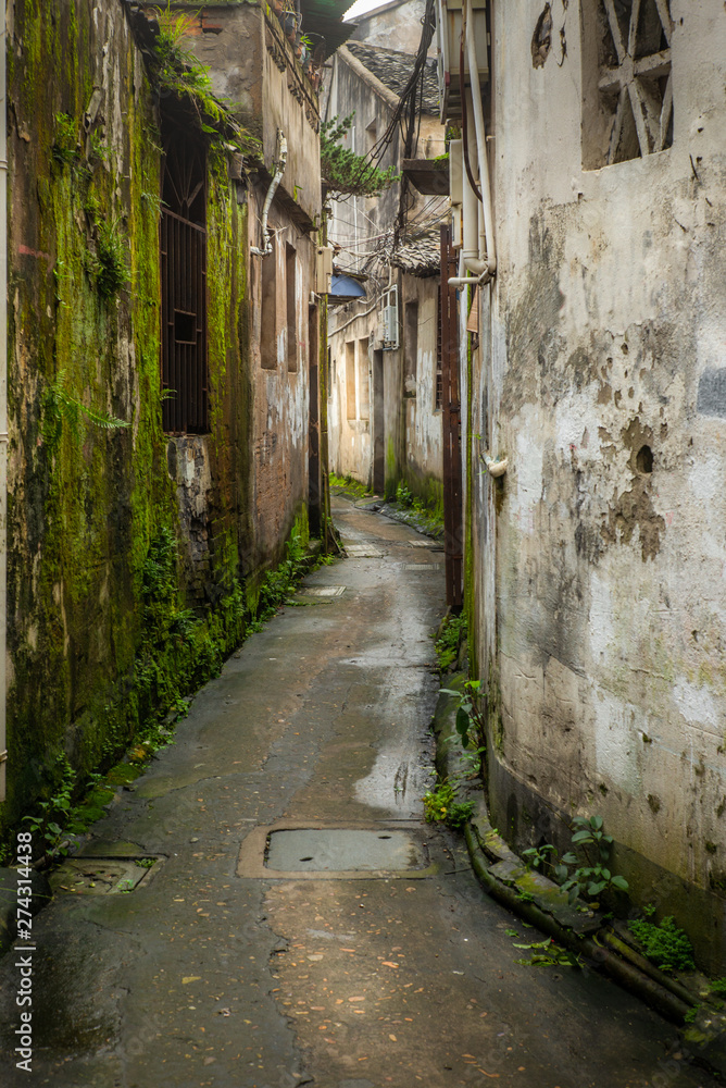 A backalley in a typical Chinese Hutong in Wenzhou in the morning