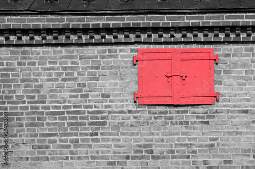 レンガ倉庫の赤い扉 © kinpouge