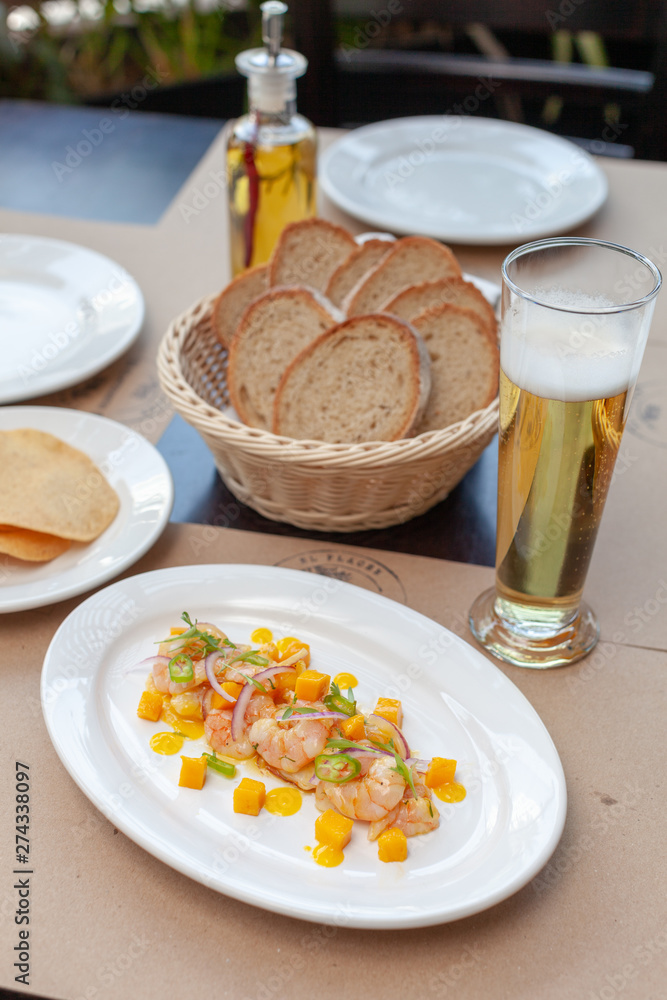 Ceviche de camarón y mango Ceviche de camarón y mango