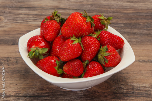 Sweet strawberry in the bowl