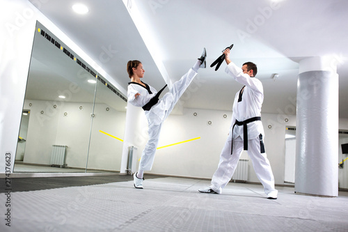 Tableau sur toile Physically challenged young woman in taekwondo practicing a high kick