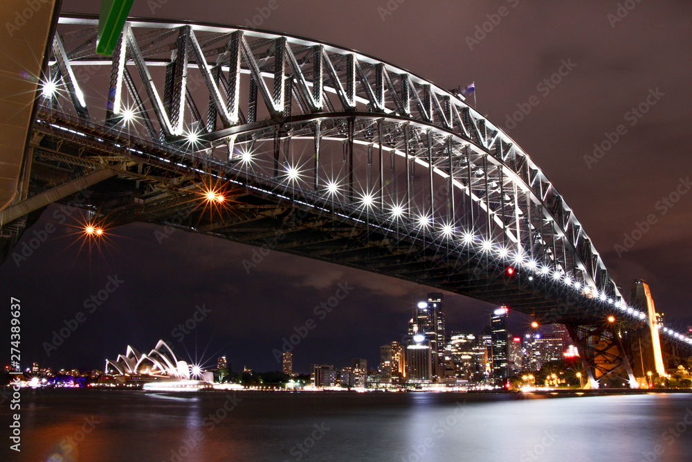 Obraz premium Sydney Harbor Bridge and the opera house in Australia