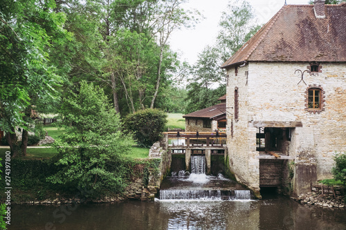 Ancien moulin à eau, Bourgogne, France
