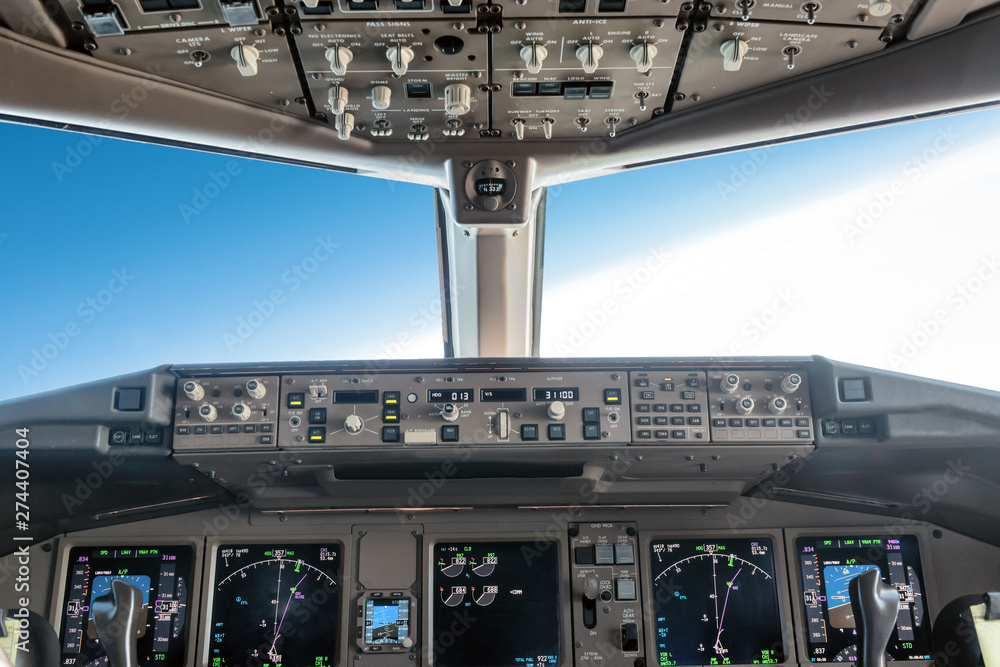 Ταπετσαρία inside a big jet flying plane cockpit, autopilot turning on the right