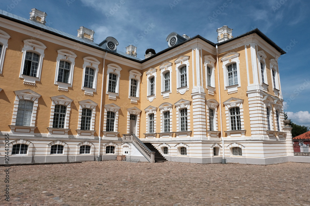 Naklejka premium Rundale Imperial Palace in Latvia in summer
