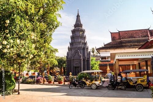 Taxi temple photo