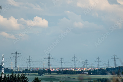Strommasten und Wolkenhimmel © focus finder