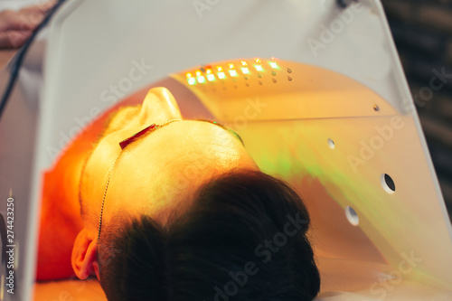Obraz na płótnie Head of the dark haired man in modern solarium