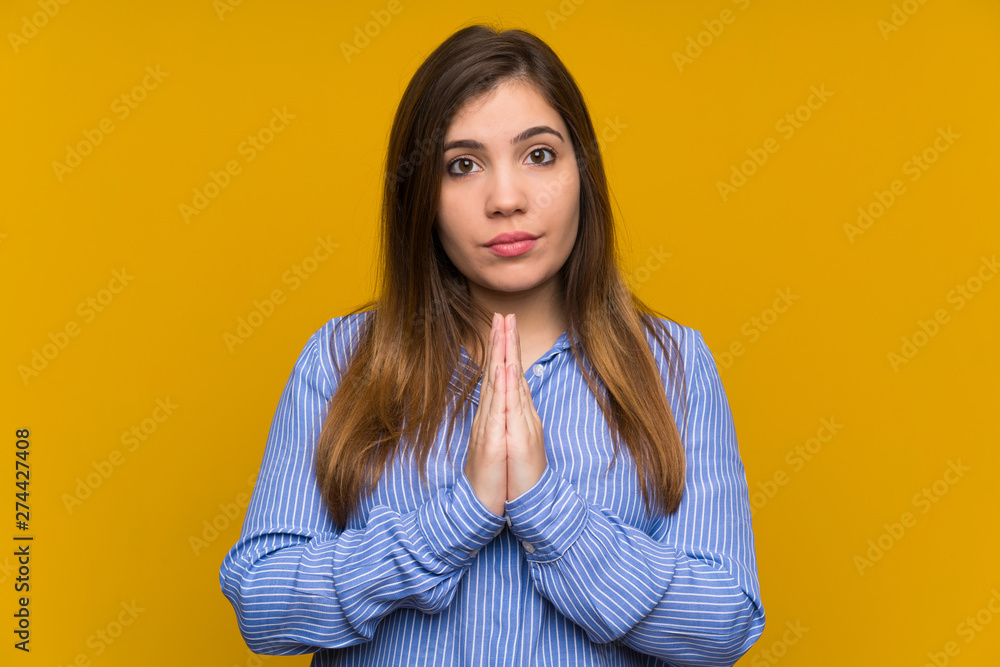 Obraz premium Young girl with striped shirt pleading