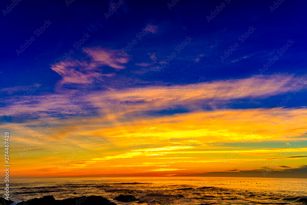 Fototapeta premium Sun Rays at Sunset over Ocean