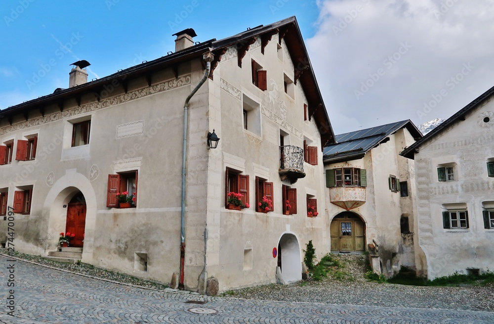 Engadiner Haus, Guarda, Graubünden, Schweiz