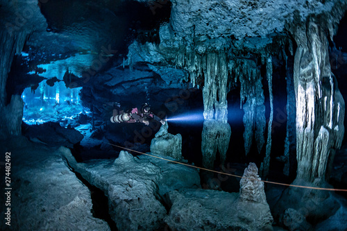 MEXICO diving cenote Dos Ojos