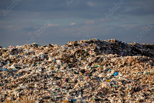  Large Mountain of Garbage no biodegradable 