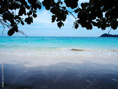 Fototapeta Naklejka Na Ścianę i Meble -  Tropical Paradise Beach with white Sand Blue Sky. Lipe Island. Thailand