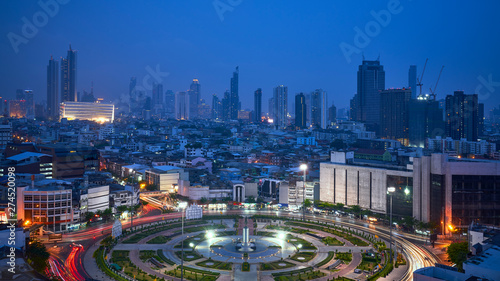 amazing view of wong wien yai monument with cityscape in twilihgt skyline