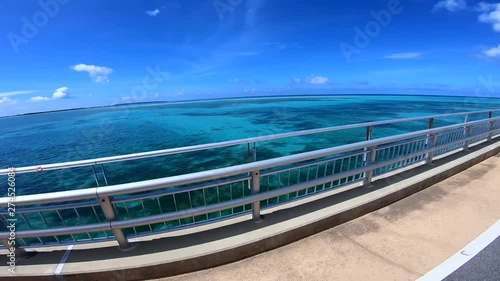 宮古島　来間大橋　海　エメラルドブルー