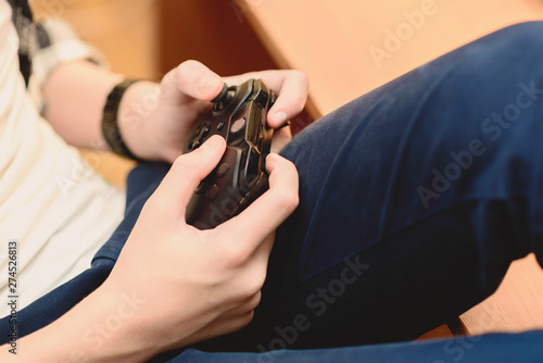 Young player plays video games © Sergey Makarenkov