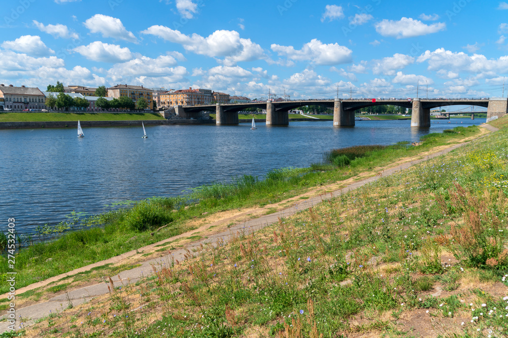 Река Волга и Новый Волжский мост. Вид от Речного вокзала Твери.
