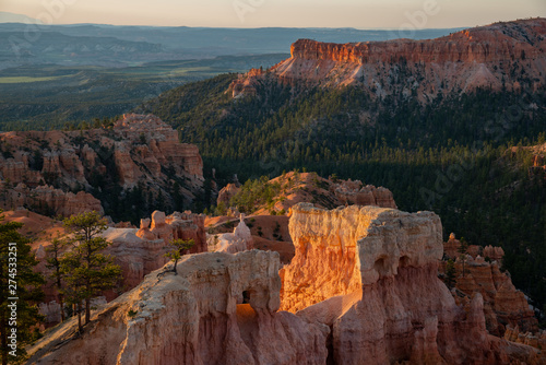 Morning view of the famous Bryce Canyon National Park from Sunrise Point © Kit Leong