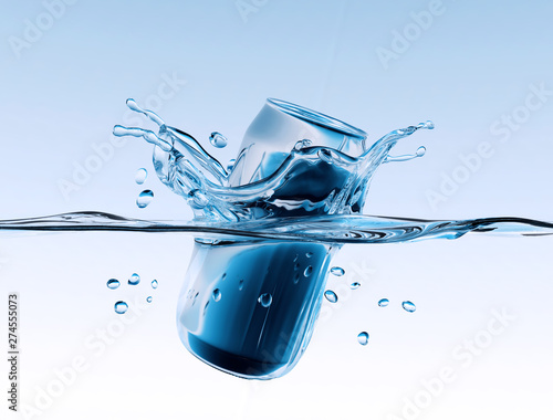 水しぶきとアルミ缶