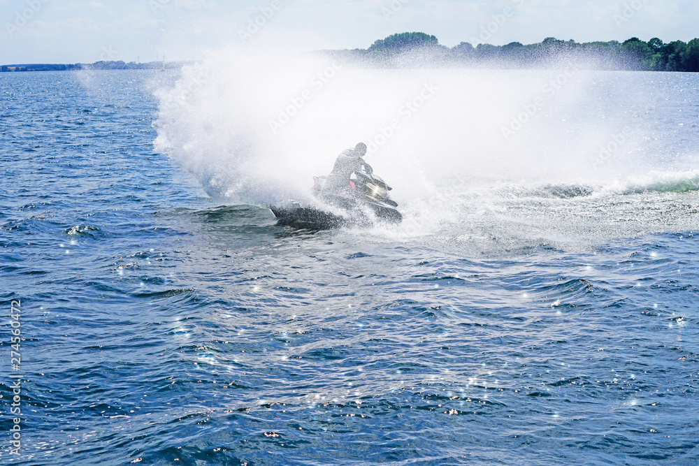 Naklejka premium jet boat in the sunny water wave