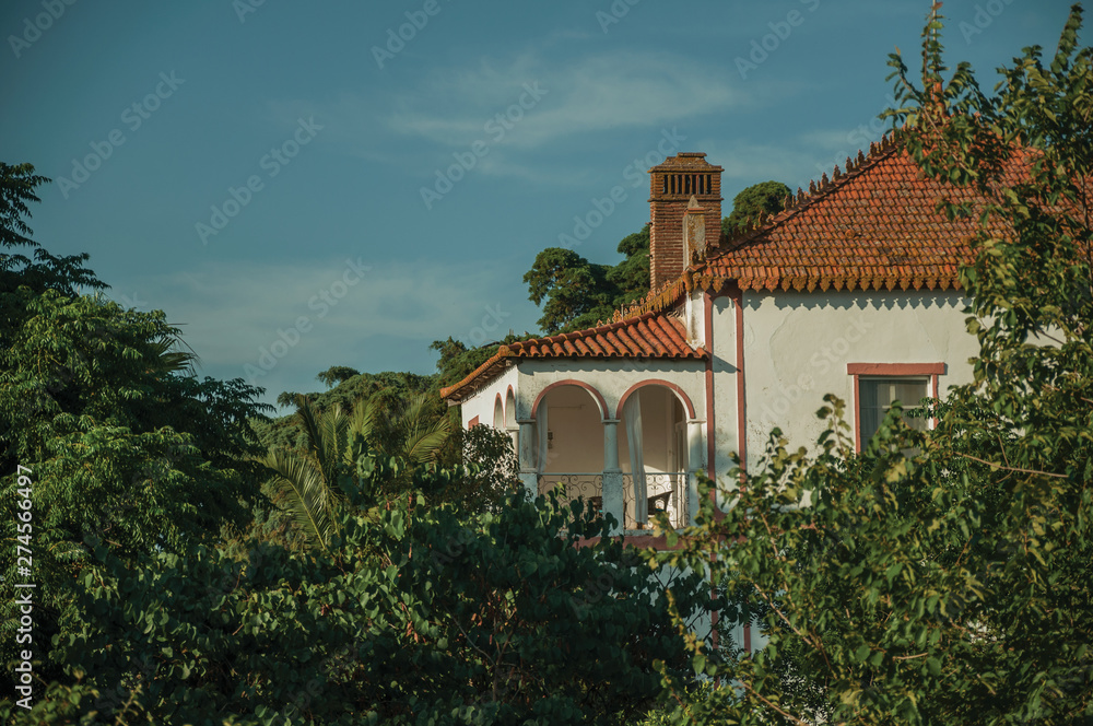 Obraz premium Cottage with terrace amidst trees in a farm near Elvas