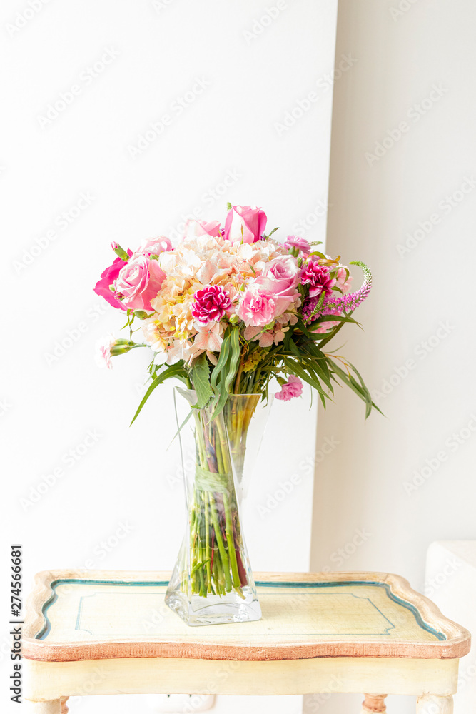 Floral arrangement of roses and hydrangeas decorating the living room of the house Floral arrangement of roses and hydrangeas decorating the living room of the house