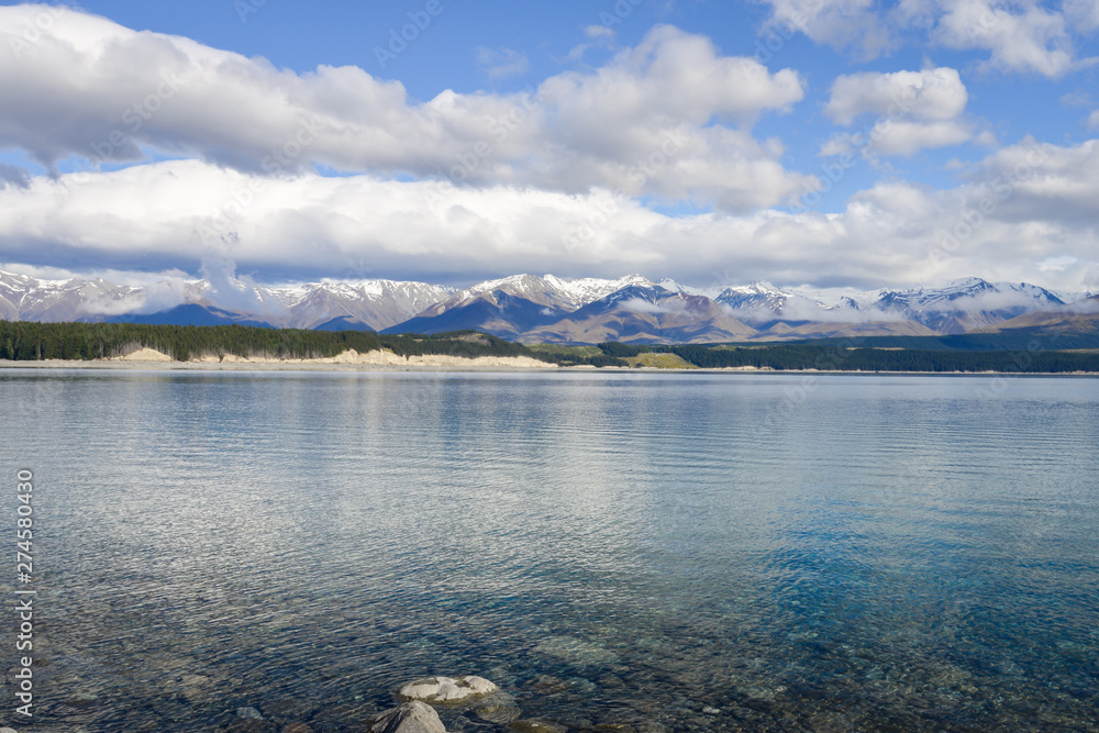 Obraz premium Lake Tekapo with snowy mountains on the background at New Zealand South island