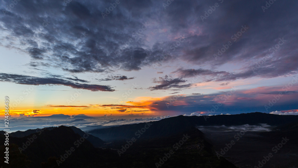 Obraz premium Beautiful Sunrise in Bromo Tengger Semeru National Park