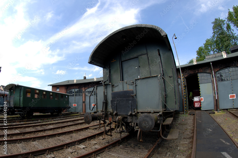 alte Züge und Eisenbahn