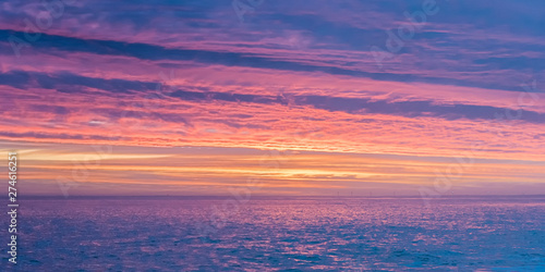 Fototapeta Naklejka Na Ścianę i Meble -  Panoramique sunrise