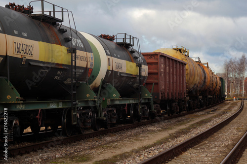 Rail fuel tank transportation