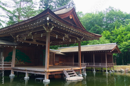 chinese pavilion in japanese garden