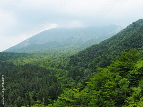 鍵掛峠から見る曇り空の大山南壁の眺望 © XJR1300