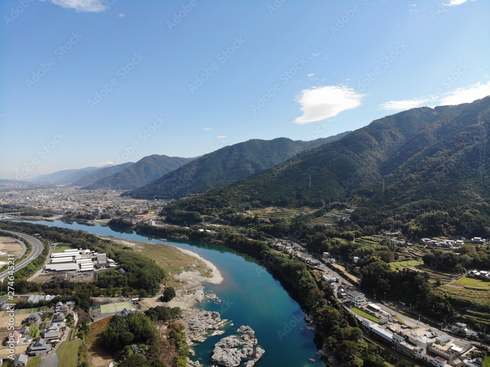 日本一の清流、徳島県吉野川とその流域田園地帯