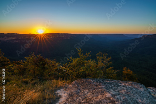 romantic sunrise at sublime point, blue mountains, australia 17 © Christian B.