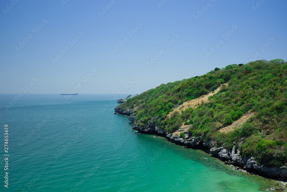 Fototapeta premium View point accommodation on Koh Sichang, a small, quiet and popular island in the eastern part of Thailand.